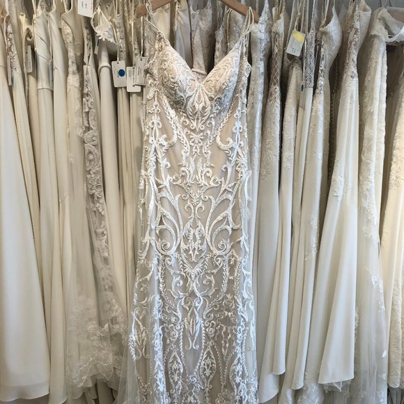 Ivory lace, fitted, triple off-the-shoulder strap - Picture 1 of 8